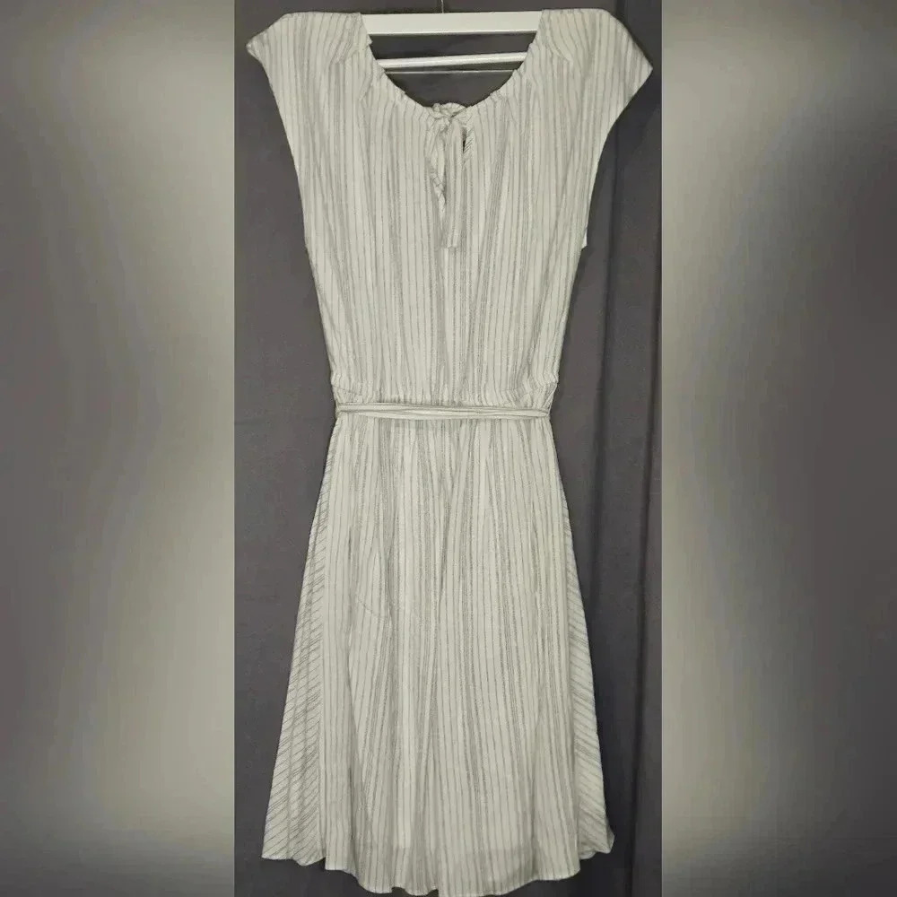 Lauren Conrad size Medium New with tags Pleated round neck midi dress. - Picture 5 of 15